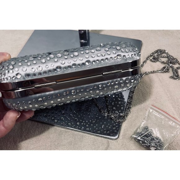 Silver Rhinestone Lux Metal Clutch Purse Excellent Condition!!! - Picture 5 of 6
